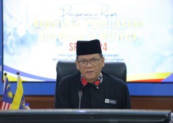 Pengarah Pendidikan Jabatan Pendidikan Wilayah Persekutuan Kuala Lumpur (JPWPKL), Megat Affandi Ismail bercakap pada sidang akhbar pengumuman rasmi Keputusan Peperiksaan Sijil Pelajaran Malaysia (SPM) 2024 di JPWPKL di sini hari ini. -UTUSAN/FARIZ RUSADIO