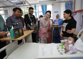 RAJA Permaisuri Perak, Tuanku Zara Salim berkenan mencemar duli menyempurnakan majlis perasmian Miracle Baby (misi kedua) di Hospital Pulau Pinang.