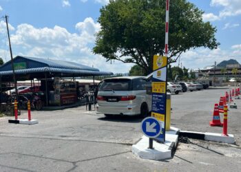 PELAKSANAAN sistem parkir pintar kini berada pada fasa percubaan bagi membolehkan penambahbaikan dilaksanakan demi kebaikan semua pihak di Kangar, Perlis hari ini. -UTUSAN/ASYRAF MUHAMMAD