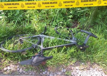 KEADAAN basikal lelaki yang ditemukan mati akibat serangan jantung di Sungai Siput. - UTUSAN