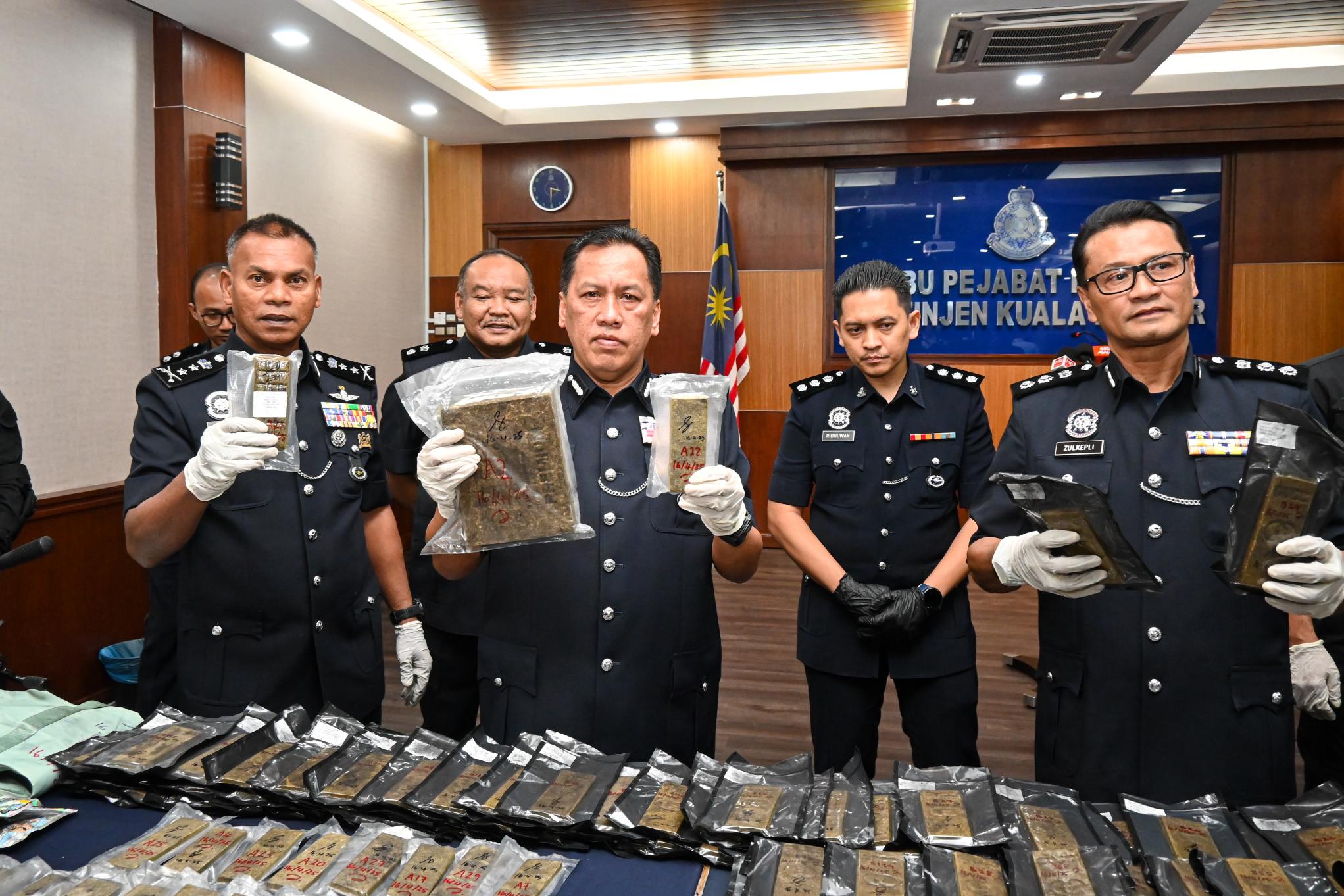 Polis tumpas sindiket jual biskut ganja