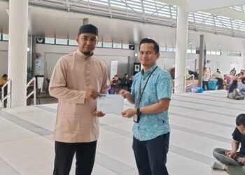 BANK Rakyat menyalurkan sumbangan sebanyak RM10,000 kepada Masjid Putra Heights yang dijadikan Pusat Pemindahan Sementara (PPS) bagi menempatkan mangsa kebakaran.