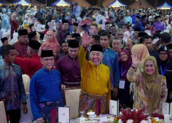 AHMAD Zahid Ahmad Hamidi ketika hadir pada Majlis Rumah Terbuka Hari Raya Lebaran Kasih Aidilfitri di Sri Satria, Putrajaya.- UTUSAN/FAISOL MUSTAFA