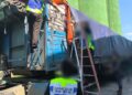 PEGAWAI KPB Kedah membuat pemeriksaan terhadap muatan beras seberat 56.53 tan yang dirampas oleh PGA Ulu Kinta di Gurun.