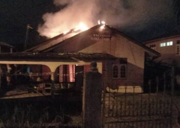 KEADAAN kebakaran sebuah rumah yang mengorbankan seorang perempuan warga emas dan tiga lagi cedera di Jalan Taman Murni, Marang, Terengganu.