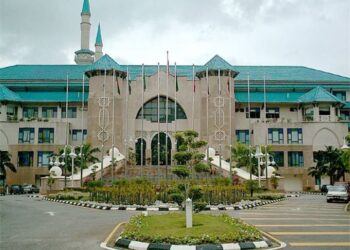 UNIVERSITI Islam Antarabangsa Malaysia (UIAM) secara praktikalnya, sebagai sebuah institusi pengajian tinggi yang ditubuhkan bagi menggabungkan ilmu wahyu dengan sains tulen dan kemanusiaan.