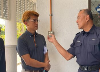 CHAN Chin Hoong (tengah) dipenjara sehari dan denda RM70,000 selepas mengaku bersalah menempatkan buangan e-waste tanpa kelulusan di Mahkamah Sesyen Sungai Petani.