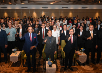 REEZAL Merican Naina Merican (depan, kiri) pada Majlis Pra-Pelancaran MIHAS 2025 di sini, hari ini. 