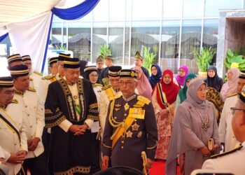 AL-SULTAN Abdullah Ri’ayatuddin Al-Mustafa Billah Shah (tengah) berangkat pada Majlis Perasmian Istiadat Pembukaan Mesyuarat Pertama Penggal Keempat Dewan Undangan Negeri (DUN) Pahang ke-15 di Kuantan, Pahang.