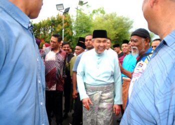 AHMAD Zahid menghadiri Majlis Rumah Terbuka Aidilfitri Ketua Menteri, Datuk Seri Ab. Rauf Yusoh di Villa d' Acqua Kampung Pulau, Masjid Tanah, Melaka