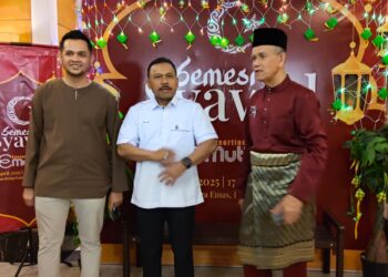 MOHD. Yusoff Mamat (tengah) semasa menghadiri Majlis Rumah Terbuka Konsortium E-Mutiara-Semesra Syawal di Kota Bharu, Kelantan. - UTUSAN/KAMARUL BISMI KAMARUZAMAN