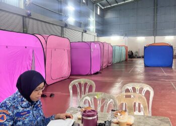 PPS  Dewan Serbaguna Taman Kaya di Taiping dibuka sejak semalam menempatkan 27 mangsa ribut. - UTUSAN/IHSAN APM