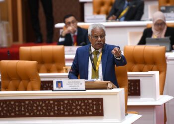 A. SIVANESAN bertikam lidah dengan Hafez Sabri mengenai ladang babi semasa persidangan Dewan Undangan Negeri (DUN) Perak di Ipoh, hari ini. - UTUSAN