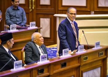 WAN Rosdy Wan Ismail  menjawab soalan dalam Persidangan Dewan Undangan Negeri (DUN) Pahang di Wisma Sri Pahang, Kuantan , Pahang.