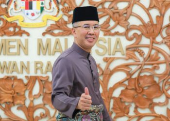 Ketua Pemuda UMNO Kedah, Mohd. Raqib Abu Hassan berkata, pihaknya tidak akan menjadi penonton dalam permainan kuasa yang me­langgar adab dan prinsip parti.