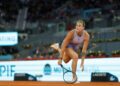 ARYNA Sabalenka ketika menentang pemain Ukraine, Marta Kotsyuk pada perlawanan suku akhir Terbuka Madrid di Sepanyol, hari ini. - AFP
