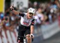 PELUMBA Australia, Jay Vine Australia meraikan kemenangan peringkat ketiga Jelajah Romandie di Cossonay, Switzerland, hari ini. - AFP
