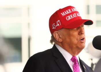 DONALD TRUMP