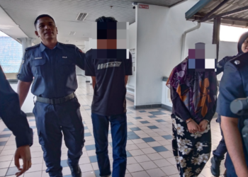 MAHKAMAH Majistret, Ayer Keroh, Melaka membenarkan reman selama tujuh hari terhadap pasangan suami isteri bagi membantu siasatan selepas disyaki mendera bayi lelaki mereka. - UTUSAN/MUHAMMAD SHAHIZAM TAZALI