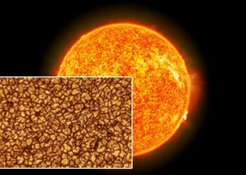 GAMBAR jarak dekat menunjukkan sejumlah bintik matahari berhampiran pusat atmosfera dalam matahari.- AGENSI