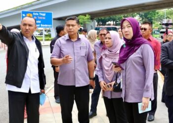 MOHD. Jafni Md. Shukor (tengah) melawat beberapa lokasi pelaksana projek berimpak tinggi di Johor Bahru sempena persiapan Tahun Melawat Johor 2026.