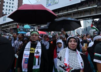 MEMBANTU rakyat Palestin yang kini berada dalam kesusahan akibat kekejaman Israel merupakan tanggungjawab umat Islam.