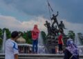 ANAK-ANAK muda mesti kembali mengenal sejarah bangsanya supaya dapat mempertahankan hak di masa akan datang.