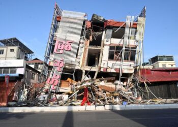 GEMPA Bumi Mandalay sepatutnya menajdi amaran awal kepada kita semua kerana bencana berlaku tanpa amaran awal. – AFP