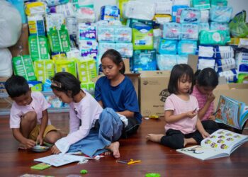 SEDANGKAN haiwan pun tahu memberi kasih sayang kepada anak, kenapa ada pula manusia yang lebih berakal dari haiwan sanggup mengabaikan tanggung jawab menjaga anak sendiri.