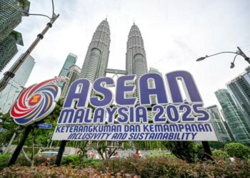 MALAYSIA sedang menapak kembali ke landasan kuasa berpengaruh bukan sahaja dari sudut ekonomi, tetapi juga dalam aspek kepimpinan, diplomasi dan kemanusiaan.