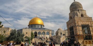 UMAT Islam wajib berusaha untuk membebaskan tanah air umat Islam di Palestin dengan cara memahami dan mengimani kesucian Masjid Al-Aqsa.