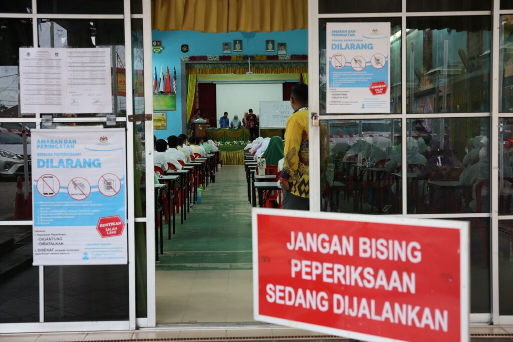Bebaskan pelajar, ibu bapa tekanan dan obses dapat A