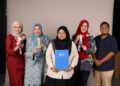 SEKUMPULAN penyelidik dari Universiti Malaysia Perlis (Unimap) berjaya menghasilkan projek inovatif pendidikan bertajuk Kayu Kira-Kira yang membantu memudahkan pembelajaran Matematik peringkat awal serta lebih menyeronokkan serta meningkatkan penguasaan asas subjek tersebut di Unimap, Perlis semalam.-UTUSAN
