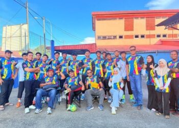 PASUKAN bola baling SMKBatu Melintang yang mewakili PPD Jeli merangkul naib juara peringkat MSSK  baru-baru ini.