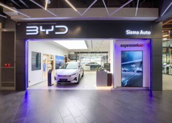 BILIK pameran BYD Sisma di IPC Shopping Centre, Damansara Utama.