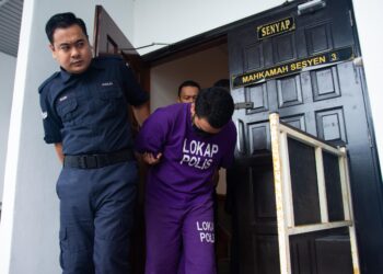 MELVIN Yen Wei Shern mengaku bersalah di Mahkamah Sesyen, Ayer Keroh, Melaka atas pertuduhan merompak kedai emas dan mencederakan seorang wanita warga emas. - UTUSAN/ARIF HAMIZAN MISKON