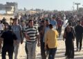 RIBUAN rakyat Palestin berkumpul di pusat pengedaran Yayasan Kemanusiaan Gaza (GHF) di Rafah, bagi mendapatkan bantuan makanan, kelmarin.- AFP