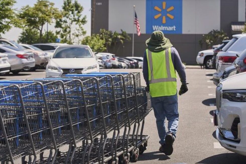Trump minta Walmart ‘tanggung’ kesan tarif