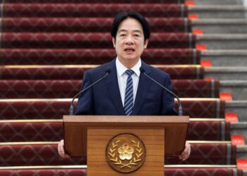 PRESIDEN Taiwan, Lai Ching-te menyampaikan ucapan sempena ulang tahun pertama pelantikannya di Pejabat Presiden di Taipei, semalam.- AFP