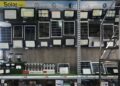 PANEL solar kecil dan lampu berkuasa solar dijual di kedai alat baiki rumah di Bangkok.- AFP