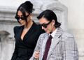 KIM Kardashian (kiri) bersama ibunya Kris Jenner ketika tiba di mahkamah di Paris, Perancis. 
– AFP