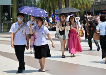 Kajian terbaharu menunjukkan 56.1 peratus penduduk Bangkok mengalami obesiti perut. - AFP