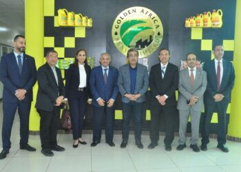 JOHARI  Abdul Ghani (empat dari kanan) bersama delegasi Malaysia semasa lawatan rasmi ke Kenya, baru-baru ini.