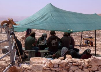 PENEROKA haram Israel duduk di dalam pos yang didirikan di kampung Mughayyir al-Deir di daerah Dayr Dibwan, timur Ramallah di Tebing Barat yang diduduki. – AFP