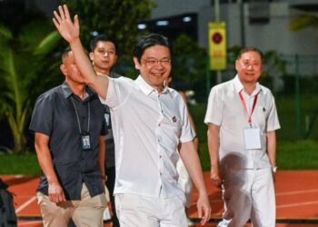 PERDANA Menteri Singapura, Lawrence Wong setelah memenangi 87 daripada 97 kerusi Parlimen dalam GE2025. - AFP