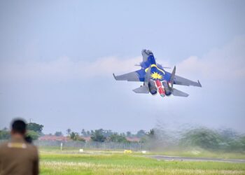 PESAWAT pejuang Su-30MKM milik Tentera Udara Diraja Malaysia (TUDM) tampil dengan wajah baharu sempena Pameran Maritim dan Aeroangkasa Antarabangsa Langkawi 2025 (LIMA ‘25) dengan membawa gelaran istimewa iaitu ‘Toruk Makto’. - TUDM RASMI