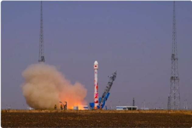 China lancar 12 satelit AI ke angkasa lepas