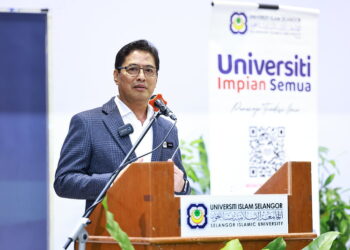 AZAM Baki pada majlis Peluncuran Polisi Integriti di Universiti Islam Selangor, Kajang, semalam. – IHSAN SPRM