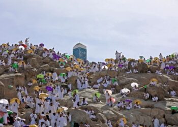 UMAT Islam yang mengerjakan haji akan berwukuf
di Padang Arafah yang menjadi antara kemuncak ibadah.