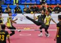 Aksi libasan pemain Malaysia, Noraizat Nordin ketika menentang pasukan Brunei pada acara berpasukan dalam Kejohanan Sepak Takraw Piala Asia ASTAF 2025 di Stadium Titiwangsa di sini hari ini. UTUSAN/SYAKIR RADIN